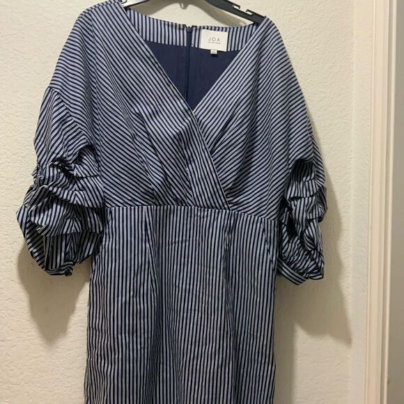 J.O.A Willa Wide Neck Striped Ruched Sleeve Dress size M - Picture 4 of 9